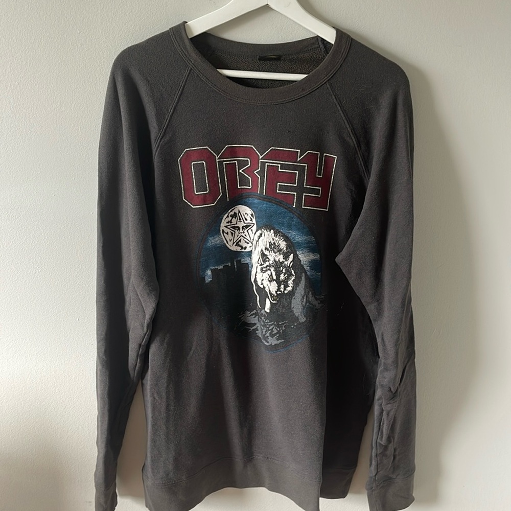 Obey sweater